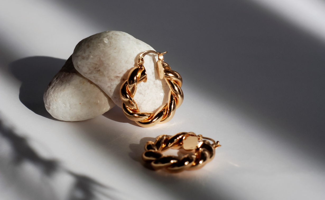5 Jewelry Trends That Will Define Summer 2023