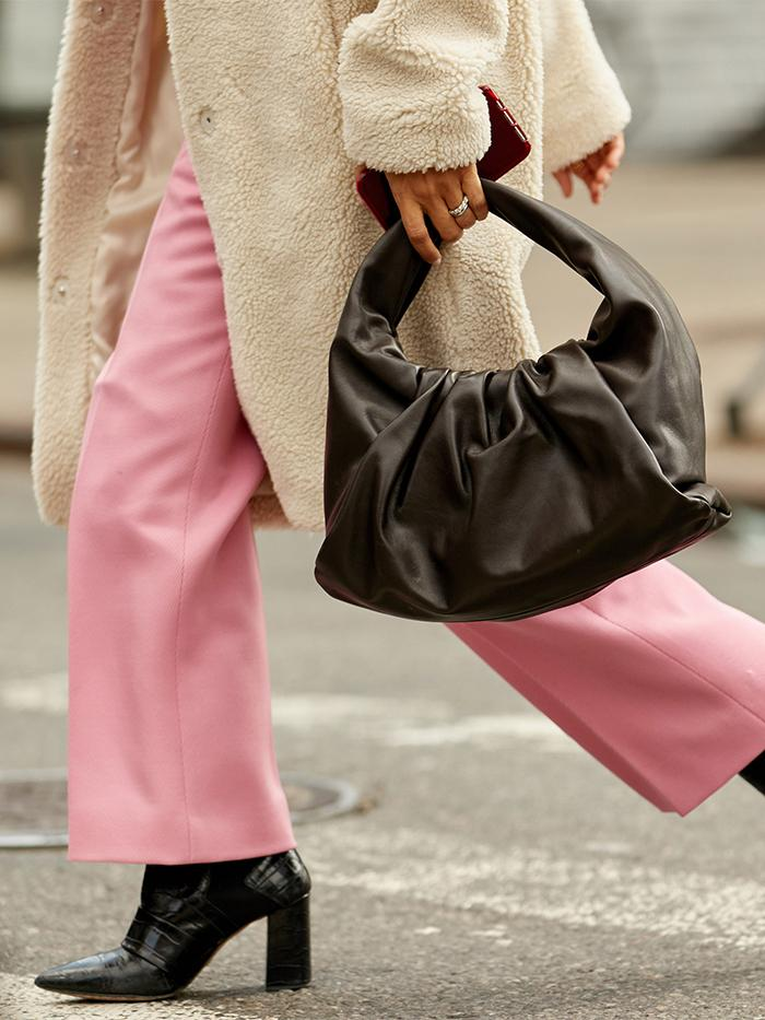 bottega veneta padded cassette bag  Street style bags, Street style  outfits winter, Outfit inspiration spring